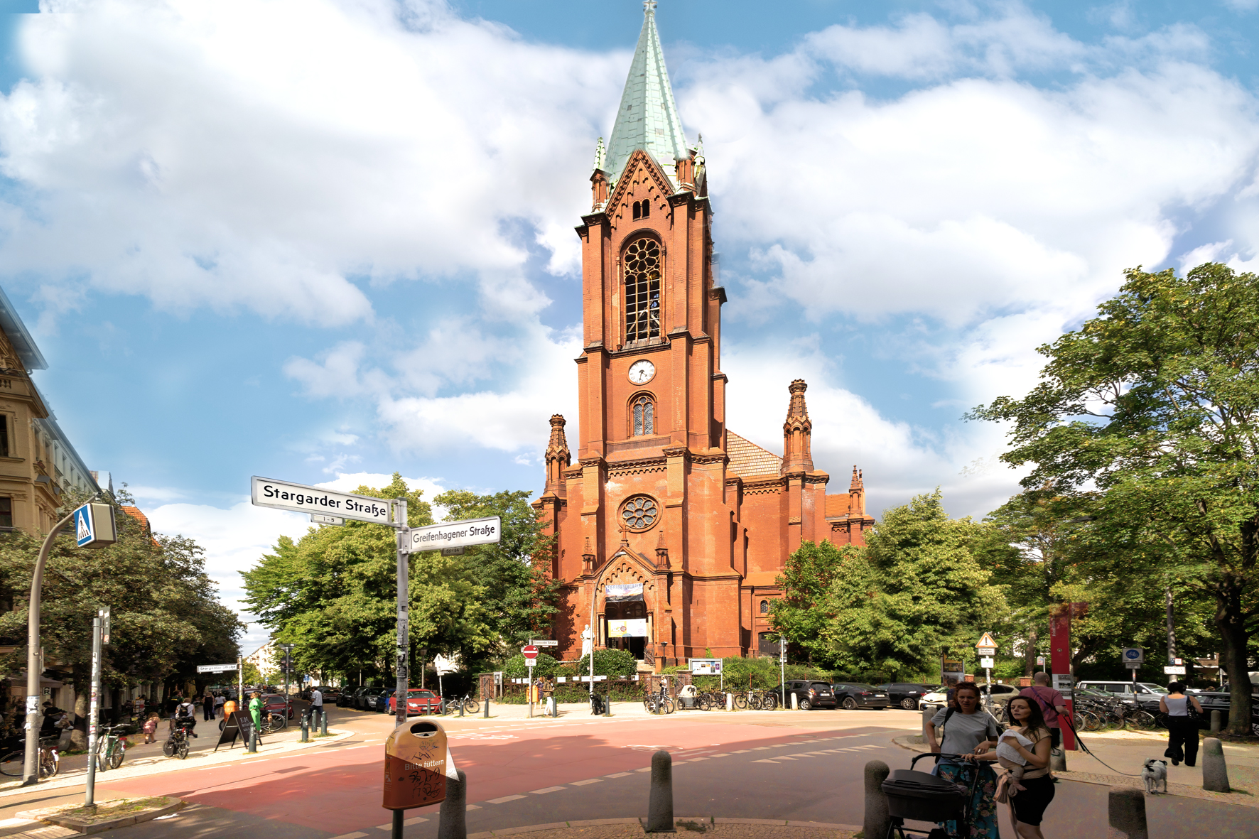 Urban Bike Tours vor der Gethsemanekirche