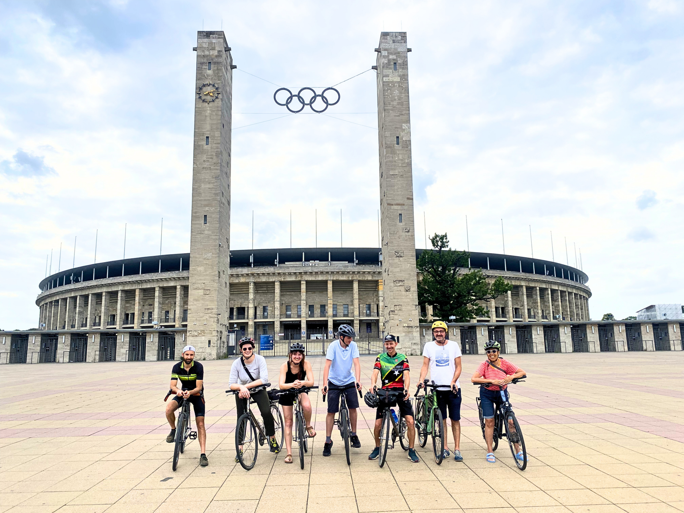 urban bike tours vorm Olympiastadion in Berlin